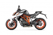 1 2017 KTM 1290 Super Duke R11