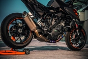 1 2017 KTM 1290 Super Duke R15