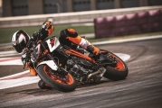 1 2017 KTM 1290 Super Duke R1