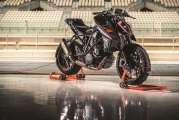 1 2017 KTM 1290 Super Duke R2