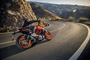 1 2017 KTM 390 Duke2