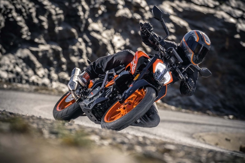KTM 390 Duke 2017: v novém kabátu - 5 - 1 2017 KTM 390 Duke5