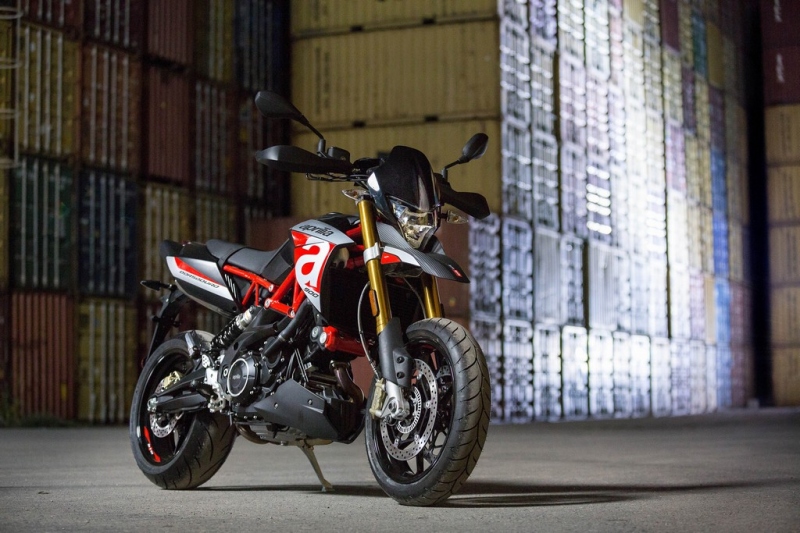 Aprilia Dorsoduro 900 2018: cestovní supermoto - 17 - 1 2018 Dorsoduro 900 Aprilia13