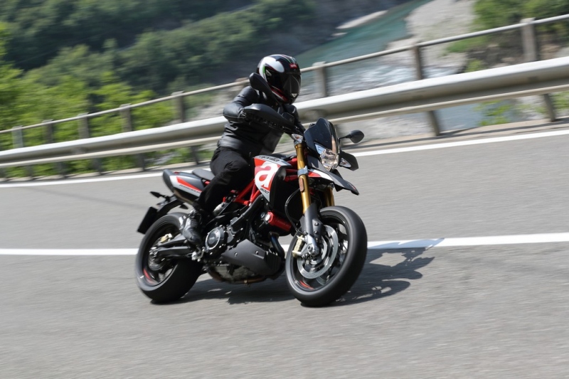 Aprilia Dorsoduro 900 2018: cestovní supermoto - 22 - 1 2018 Dorsoduro 900 Aprilia18