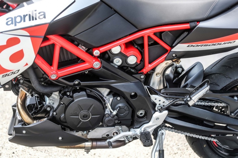 Aprilia Dorsoduro 900 2018: cestovní supermoto - 30 - 1 2018 Dorsoduro 900 Aprilia31