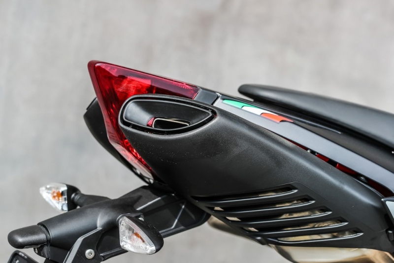 Aprilia Dorsoduro 900 2018: cestovní supermoto - 34 - 1 2018 Dorsoduro 900 Aprilia35