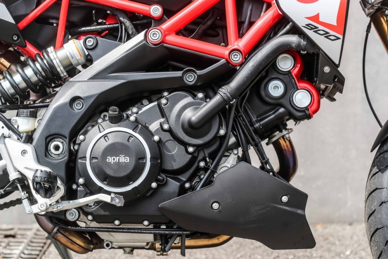 Aprilia Dorsoduro 900 2018: cestovní supermoto - 37 - 1 2018 Dorsoduro 900 Aprilia38