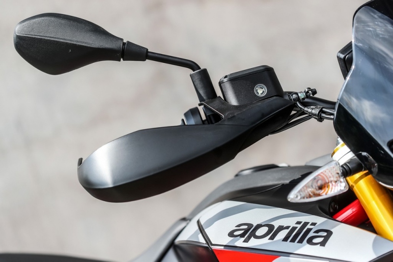Aprilia Dorsoduro 900 2018: cestovní supermoto - 40 - 1 2018 Dorsoduro 900 Aprilia41