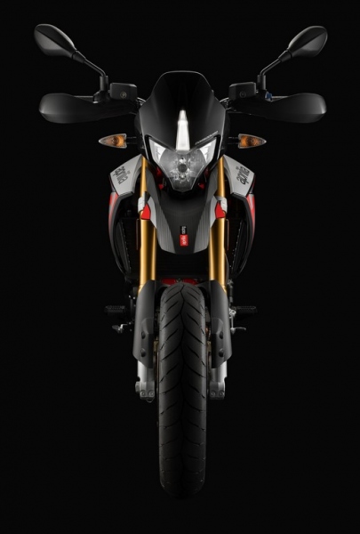 Aprilia Dorsoduro 900 2018: cestovní supermoto - 15 - 1 2018 Dorsoduro 900 Aprilia9