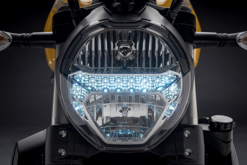 Ducati Monster 821 2018: s novým TFT displejem - 5 - 1 2018 Monster 821 Ducati (14)