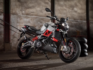Aprilia Shiver 900 2018: s pokročilou kontrolou trakce