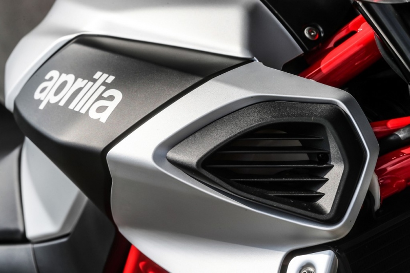 Aprilia Shiver 900 2018: s pokročilou kontrolou trakce - 33 - 1 2018 Shiver 900 Aprilia36