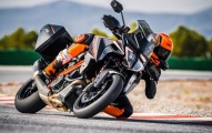 1 2019 KTM 1290 Super Duke GT (5)