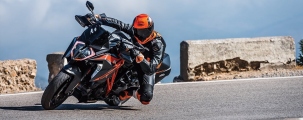 1 2019 KTM 1290 Super Duke GT (7)