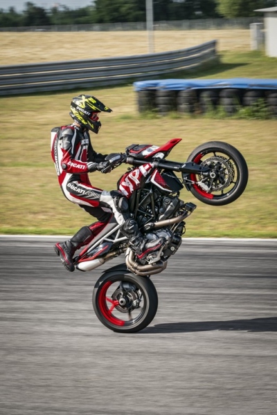 Ducati Hypermotard 950 RVE: Graffiti design - 19 - 1 2020 Ducati Hypermotard 950 RVE (15)