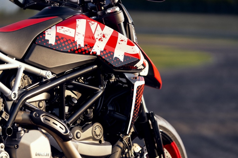 Ducati Hypermotard 950 RVE: Graffiti design - 12 - 1 2020 Ducati Hypermotard 950 RVE (22)