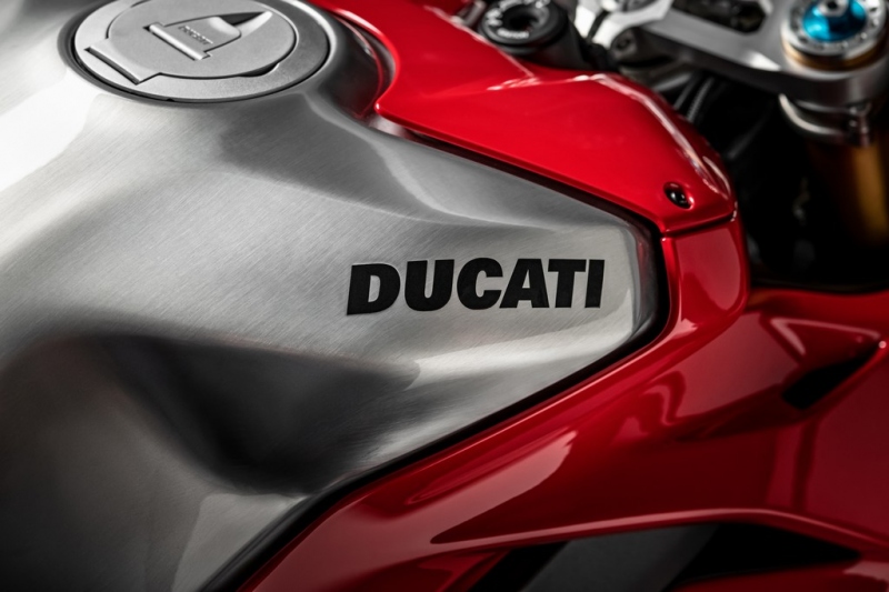 Ducati Panigale V4 2020: s aerodynamickými křidýlky - 35 - 1 2020 Ducati Panigale V4R (9)