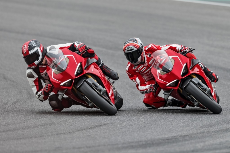 Ducati Panigale V4 2020: s aerodynamickými křidýlky - 24 - 1 2020 Ducati Panigale V4R (2)