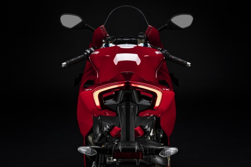 Ducati Panigale V4 2020: s aerodynamickými křidýlky - 17 - 1 2020 Ducati Panigale V4 (8)