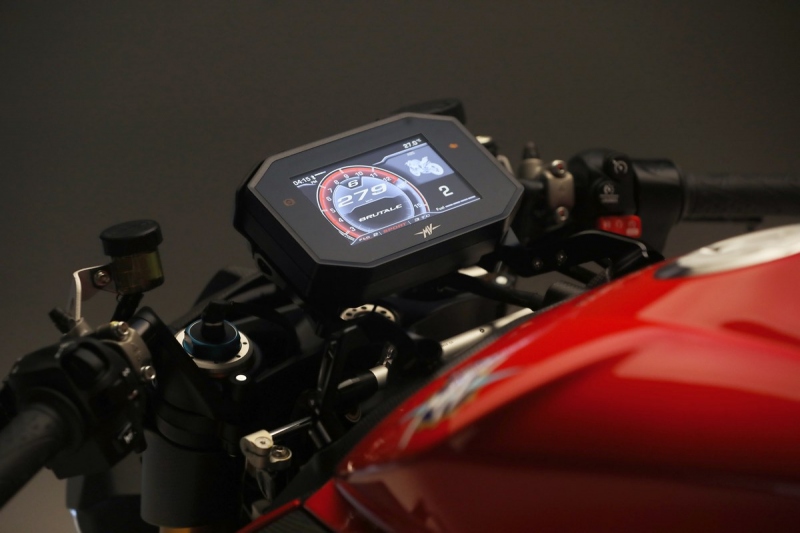 MV Agusta Brutale 1000 RR 2020: nejvýkonnější naháč - 14 - 1 2020 MV Agusta Brutale 1000 RR (15)