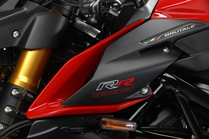 MV Agusta Brutale 1000 RR 2020: nejvýkonnější naháč - 13 - 1 2020 MV Agusta Brutale 1000 RR (1)