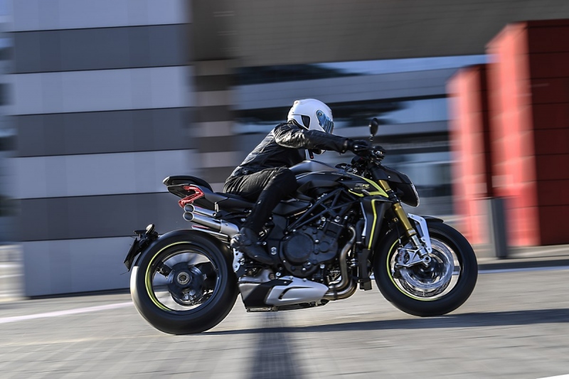 MV Agusta Brutale 1000 RR 2020: nejvýkonnější naháč - 19 - 1 2020 MV Agusta Brutale 1000 RR (3)
