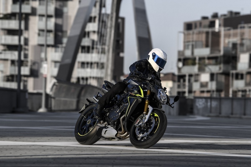 MV Agusta Brutale 1000 RR 2020: nejvýkonnější naháč - 20 - 1 2020 MV Agusta Brutale 1000 RR (4)