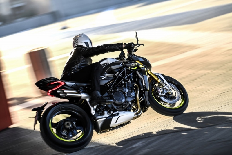 MV Agusta Brutale 1000 RR 2020: nejvýkonnější naháč - 21 - 1 2020 MV Agusta Brutale 1000 RR (16)