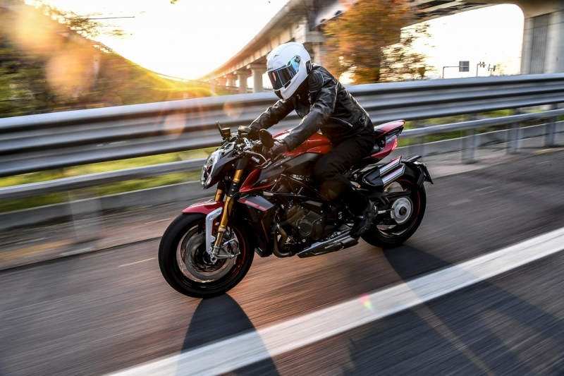 MV Agusta Brutale 1000 RR 2020: nejvýkonnější naháč - 9 - 1 2020 MV Agusta Brutale 1000 RR (23)