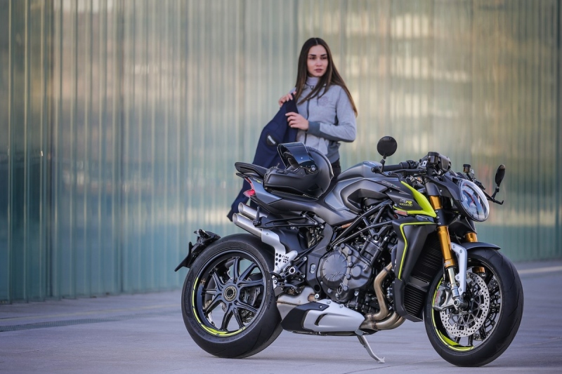MV Agusta Brutale 1000 RR 2020: nejvýkonnější naháč - 16 - 1 2020 MV Agusta Brutale 1000 RR (10)