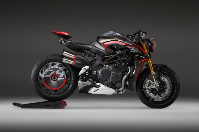 MV Agusta Rush 1000: inspirováno dragstery - 2 - 1 2020 MV Agusta Rush 1000 (2)