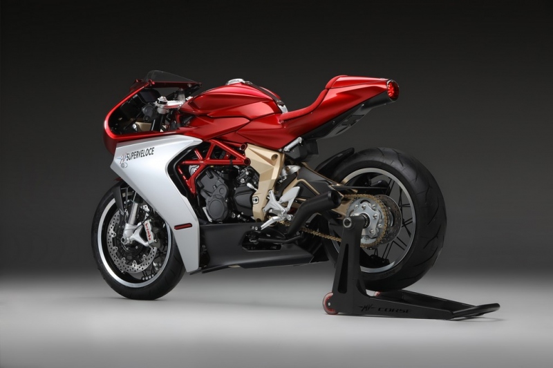 MV Agusta Superveloce 800 a Serie Oro: retro s moderní výbavou - 6 - 1 2020 MV Agusta Superveloce 800 (16)