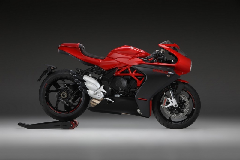 MV Agusta Superveloce 800 a Serie Oro: retro s moderní výbavou - 7 - 1 2020 MV Agusta Superveloce 800 (2)