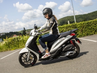 Test Piaggio Medley 125 S: zábavný městský skútr
