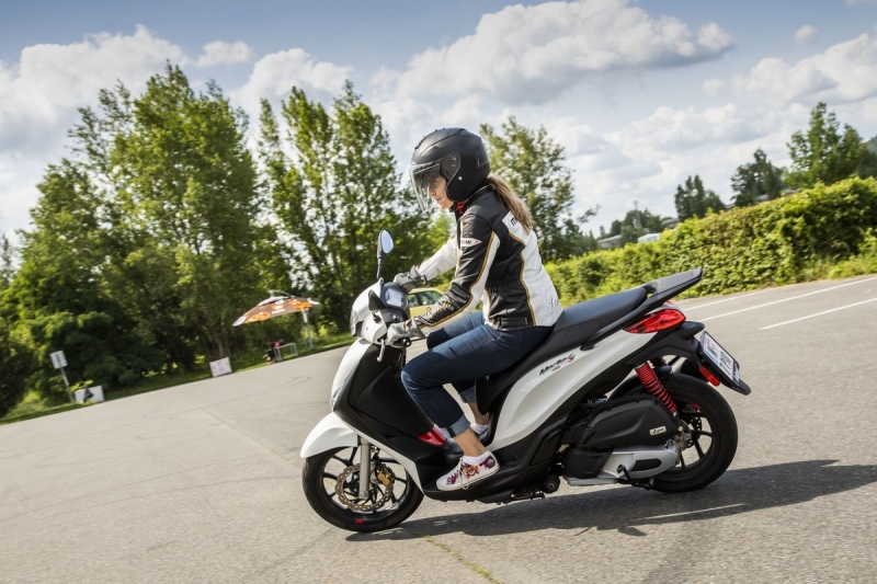 Test Piaggio Medley 125 S: zábavný městský skútr - 12 - 1 2020 Piaggio Medley S 125 i-get test (18)