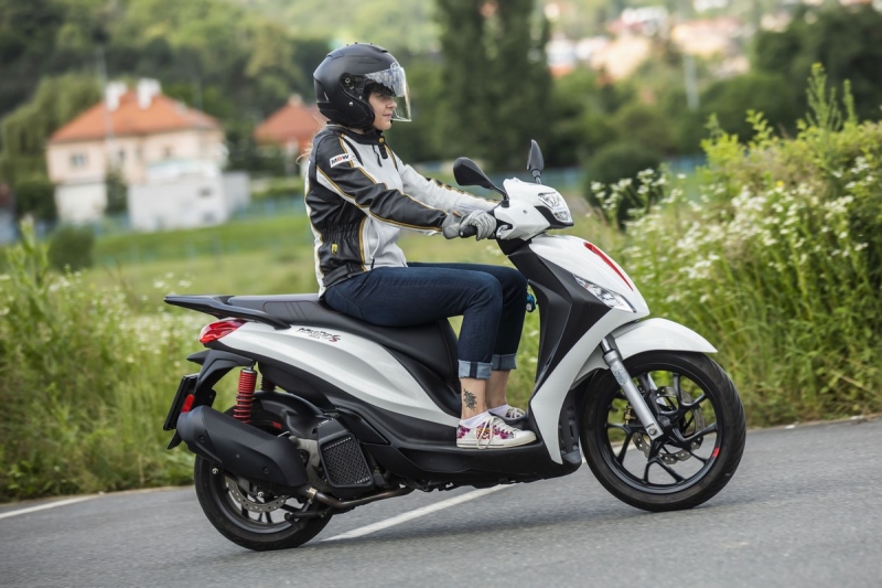 Test Piaggio Medley 125 S: zábavný městský skútr - 15 - 1 2020 Piaggio Medley S 125 i-get test (22)