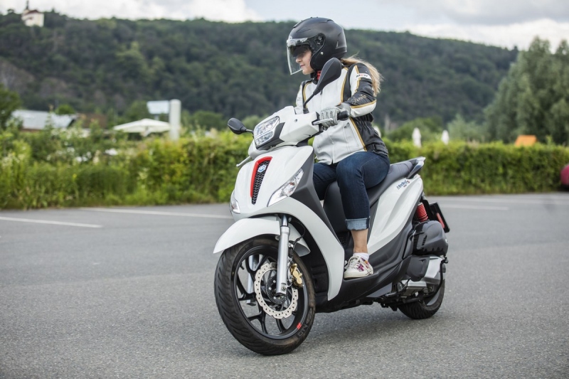 Test Piaggio Medley 125 S: zábavný městský skútr - 19 - 1 2020 Piaggio Medley S 125 i-get test (27)