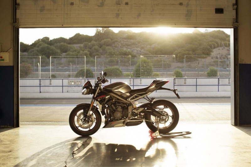 Triumph Street Triple 765 RS 2020: ostřejší a živelnější  - 3 - 1 2020 Triumph Street Triple 765 RS (9)