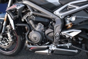 1 2020 Triumph Street Triple 765 RS (25)