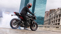 1 2020 Triumph Street Triple R (14)