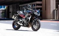 1 2020 Triumph Street Triple R (7)