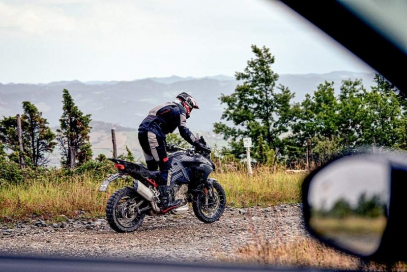 Ducati Multistrada V4 s předním i zadním radarem - 5 - 1 2021 Ducati Multistrada V4 spy (1)