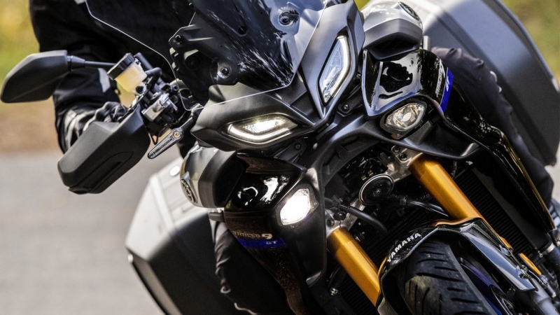 Yamaha Tracer MT-09 a Tracer MT-09 GT: lehčí a silnější - 32 - 1 2021 Yamaha MT 09 Tracer GT (7)