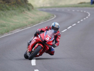 Hlavní obrázek k článku: TT 2026: Dean Harrison a Michael Dunlop jsou hlavními favority.