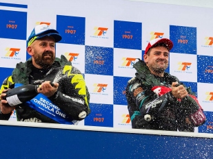 Hlavní obrázek k článku: Michael Dunlop vyhrál Senior Classic TT