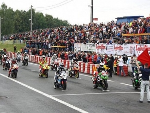 Pojede se Zlatý kahanec na okruhu nebo jako protest v ulicích města? 