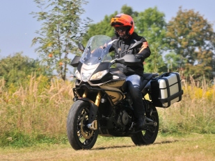 Test Aprilia Caponord 1200 Rally: v plné polní