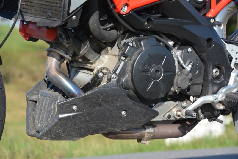 Test Aprilia Dorsoduro 900 ABS/ASR 2018: vášnivá Italka - 12 - 1 Aprilia Dorsoduro 900 test (9)