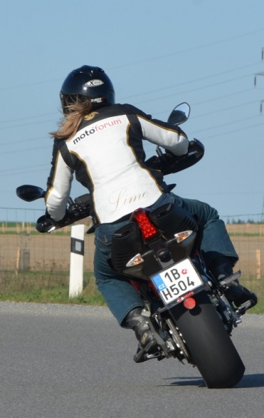 Test Aprilia Dorsoduro 900 ABS/ASR 2018: vášnivá Italka - 21 - 1 Aprilia Dorsoduro 900 test (25)