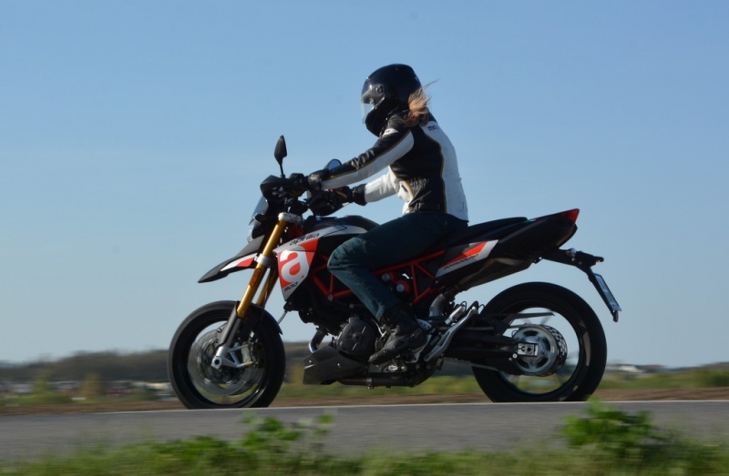 Test Aprilia Dorsoduro 900 ABS/ASR 2018: vášnivá Italka - 22 - 1 Aprilia Dorsoduro 900 test (11)
